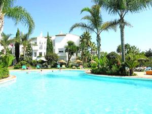 2 bedroom Apartment in Estepona - &euro;220,000