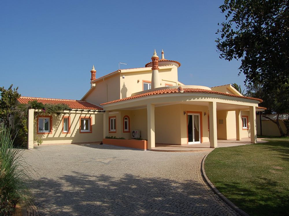 5 bedroom Villa for sale in Almancil