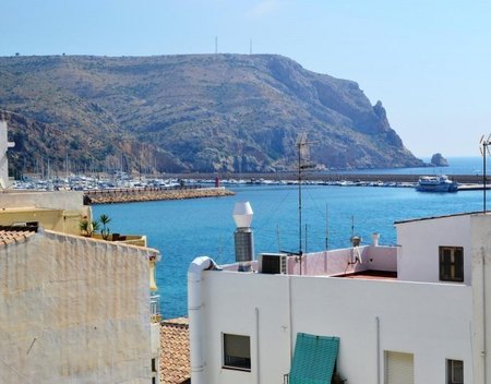 Top floor Apartment with fantastic sea views in Jávea Port